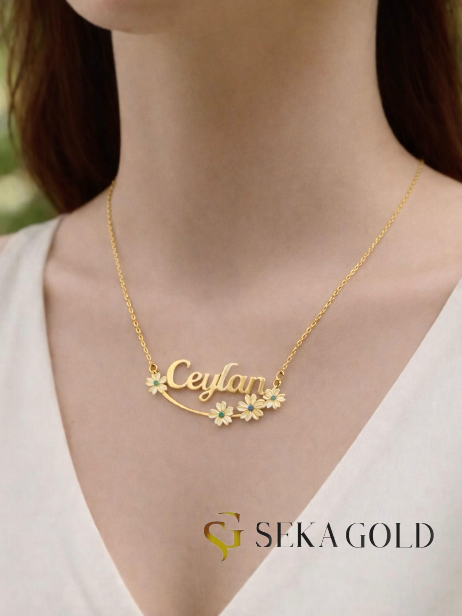 Sevgi Çiçeği İsimli Kolye – 925 Ayar Gümüş